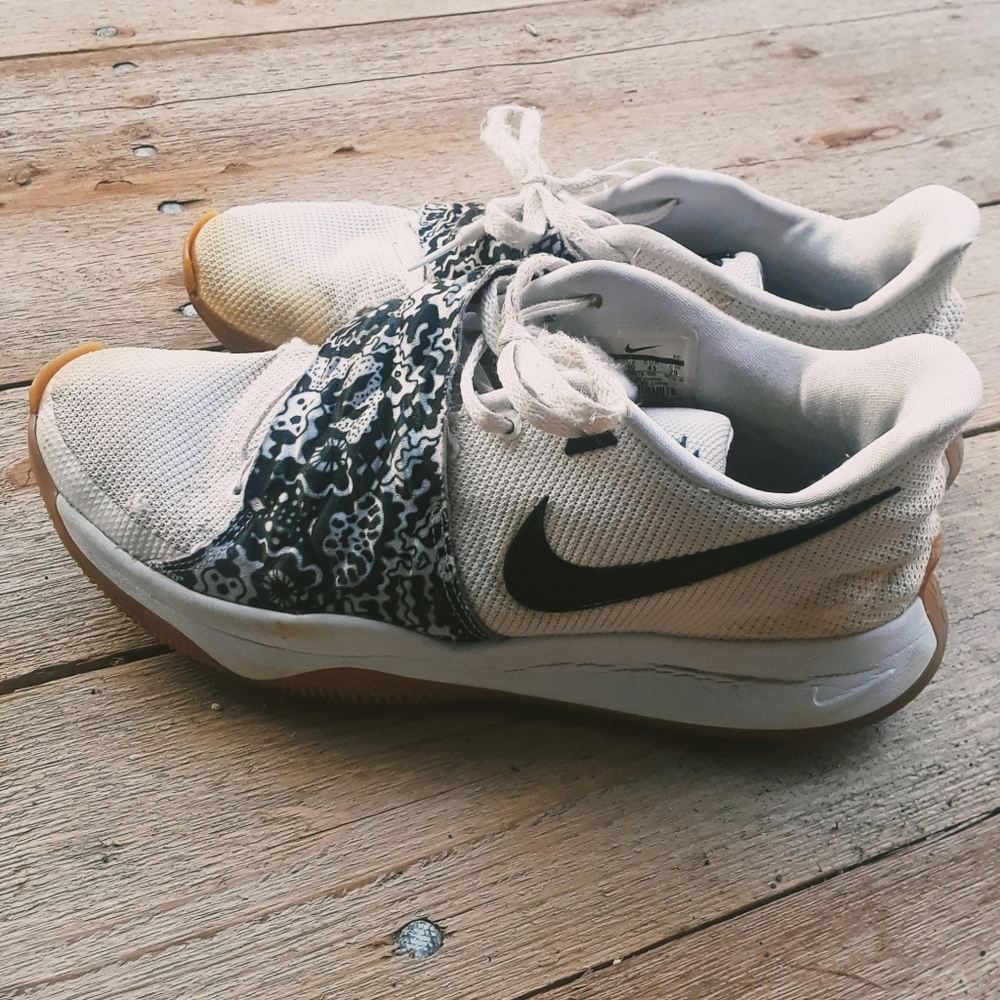 Nike Kyrie 4 Low